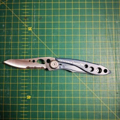 Нож LEATHERMAN SKELETOOL KBX DENIM 832383