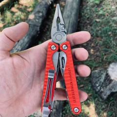 Мультитул LEATHERMAN CHARGE PLUS G10 КРАСНЫЙ 832778 с нейлоновым чехлом