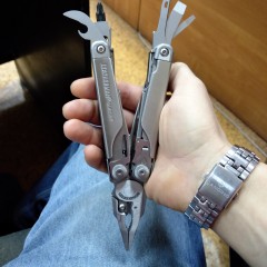 Мультитул LEATHERMAN SURGE 830165 с нейлоновым чехлом